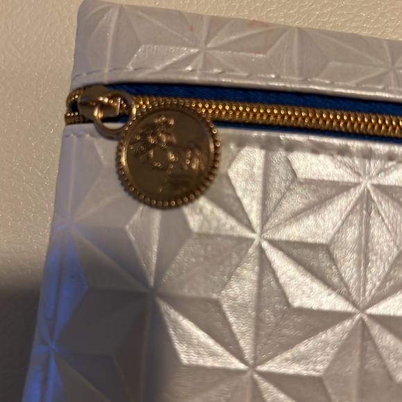 ISPY White Embossed Geometric Print Blue Zipper Clutch Travel Cosmetic Bag - Picture 3 of 4